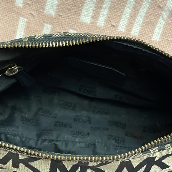 MK bag black/tan smaller CUTE ☺️ - Picture 4 of 9